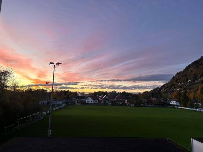 Helle, moderne 3-Zimmer-Wohnung (79 m²) im 2. OG ohne Lift. Balkon, Kellerabteil und Betriebskosten inkl. Heizung. Ruhige Sackgasse, Spielplatz & Wiese direkt vor der Tür – perfekt für Familien!