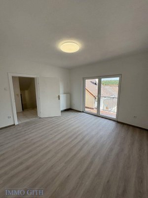 ERSTBEZUG NACH TEILSANIERUNG – RUHIGES, HELLES REIHENHAUS MIT GARTEN, NEBENGEBÄUDEN UND STALL ZU MIETEN!