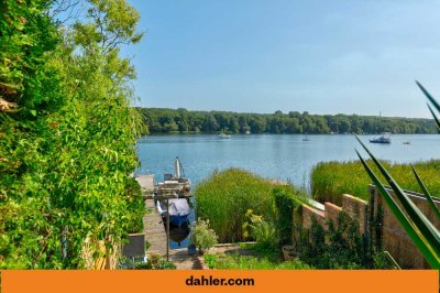 Familientraum für Wassersportler auf idyllischem Hanggrundstück mit privatem Wasserzugang und Bootss