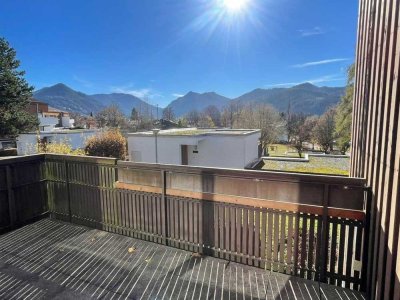 Brück Immobilien - Freie, charmante 2 Zi.-Ferienwohnung mit Südbalkon und Bergblick