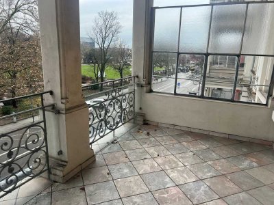 Klassische  4  Zimmer-Altbauwohnung / 2 Bäder  +  Gäste -WC /  Aufzug/  großer Balkon