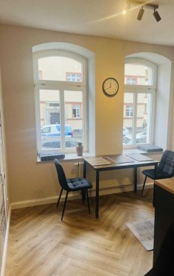 City nah, frisch saniert, voll möbliert, bezugs- und provisionsfrei