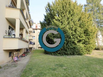 MIT BALKON & HOLZDIELEN - SCHÖNER GEMEINSCHAFTSGARTEN- GUTE RAUMAUFTEILUNG FÜR FAMILIE ODER WG