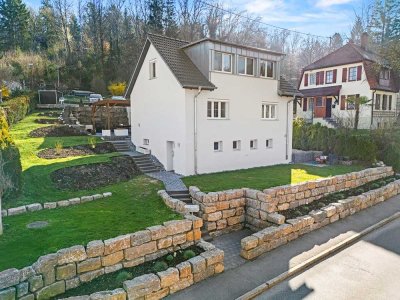 Freistehendes, renoviertes Einfamilienhaus in Hanglage – Natur trifft Stadtleben!