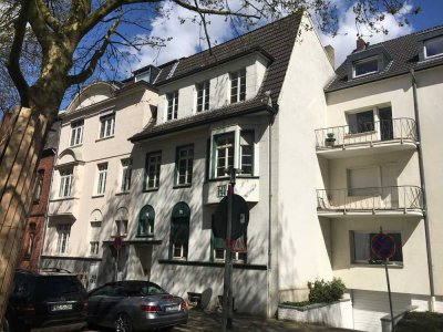 Schöne Dachgeschosswohnung mit Terrasse in ruhiger, zentraler Lage