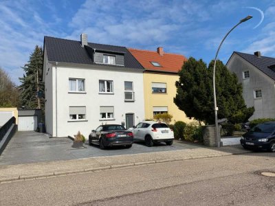3-ZKB-Dachgeschosswohnung mit Einbauküche in St. Ingbert-Süd!