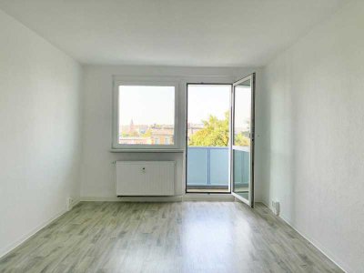 Zentrale Lage + toller Ausblick + sonniger Balkon