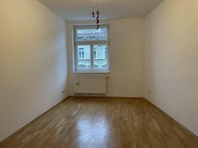 Klein aber fein: Single-Wohnung mit Lift in der Schloßhofer Straße!