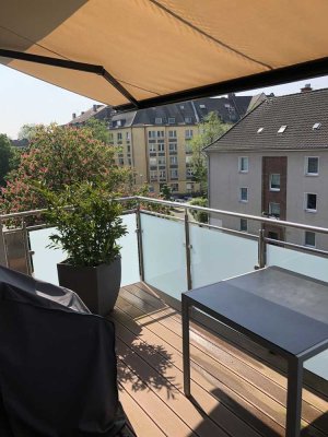 Moderne 3-Zimmer-Dachgeschosswohnung mit Tiefgarage und EBK in Flingern