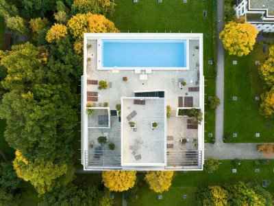 Urbaner Frühling über Bogenhausen. Urbanes Penthouse & Pool mit Weitblick.