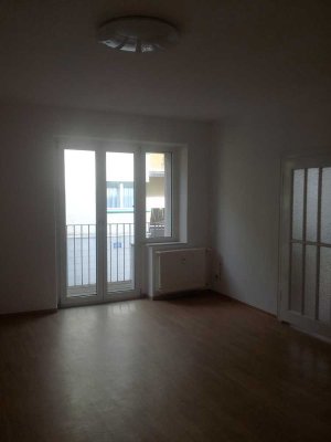 KR Innenstadt: 3 Zimmerwohnung im 1. Obergeschoss Nähe Ostwall !