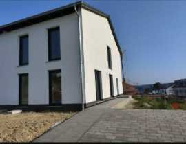 Moderne Doppelhaushälfte in Eichendorf – hochwertig & energiesparend