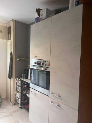 Geschmackvolle, vollst. renovierte 2-Zimmer-Hochparterre-Wohnung mit geh. Innenausstattung