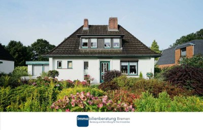 Charmantes Einfamilienhaus auf attraktiven Hanggrundstück mit Carport