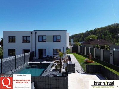 Moderne Doppelhaushälfte mit Pool