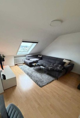 Helle 3-Zimmer DG-Wohnung mit Balkon in Veitsbronn