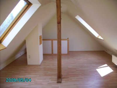 Charmante 2,5 Zimmer-Dachwohnung mit Studio im Herzen von Krefeld