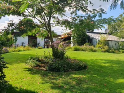 Gepflegter Bungalow mit Pool, Sauna & parkartigem Grundstück
