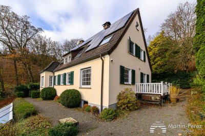 Repräsentatives Einfamilienhaus
- Keller - Garage - Terrassen - Garten -