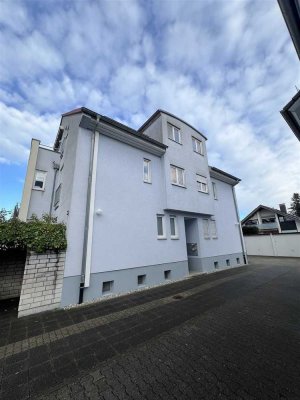 Superschöne 2 ZKB-Wohnung mit Balkon + Stellplatz in modernisiertem 6-Fam.-Haus in KA-Neureut!