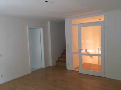 Terrassenwohnung mit Hobbyraum und Tiefgaragenzugang