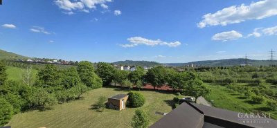 Besondere Terrassenwohnung mit Penthouse-Charakter und traumhaftem Blick übers Remstal!
