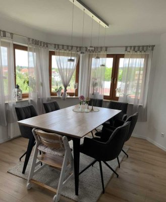 Stilvolle und lichtdurchflutete Wohnung mit Balkon *provisionsfrei*