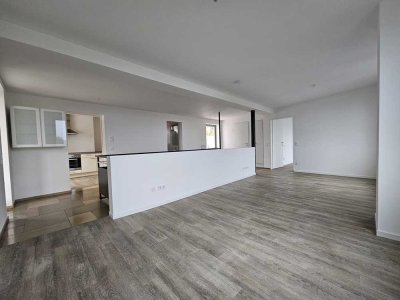 Bitte schriftl. Anfragen:
Helle Maisonette - Wohnung in ruhiger Lage von Kronberg sucht Mieter