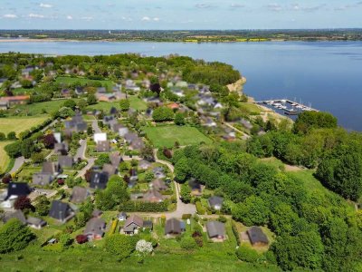 Schlei: Kleines Ferienhaus mit eigenem Bootsliegeplatz in fußläufiger Entfernung