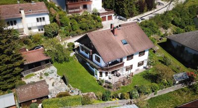 Großzügiges Haus mit Einliegerwohnung in Buch am Erlbach: Traumgarten und Weitblick inklusive