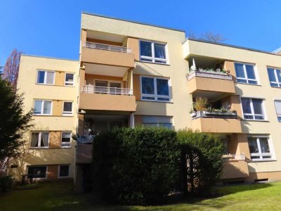 Berlin-Lichtenrade: Gepflegte 2-ZKB-Wohnung mit Balkon & TG-Stellplatz