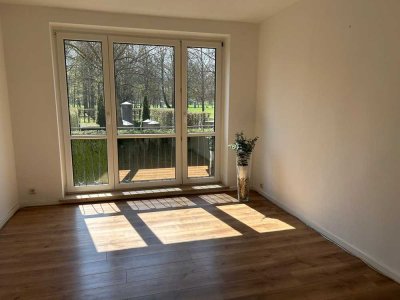 •  Stilvolle 2-Zimmer-Wohnung mit Blick in den Schlossgarten in Molsdorf