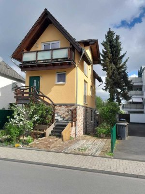 Exklusive 3-Zimmer-Maisonette-Wohnung in Bergisch Gladbach/Refrath mit Balkon