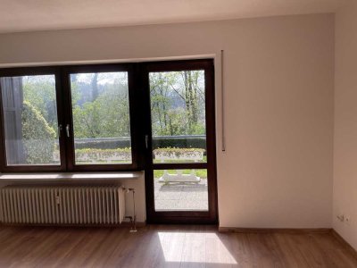 komplett renovierte 2-Zi.-Wohnung mit Terrasse in St. Georgen/Traunreut