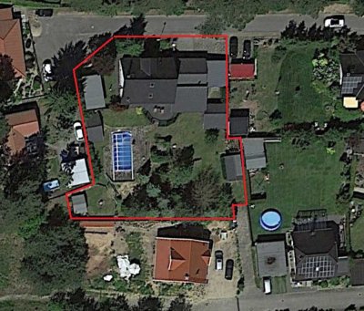 Einfamilienhaus (159m²) mit Pool, Sauna, Kamin und großem Garten (1.405m²).