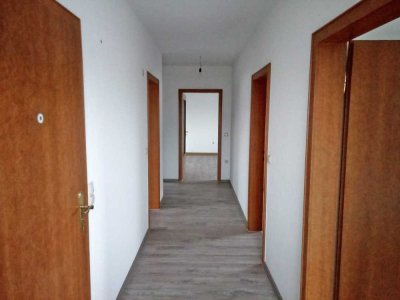 Helle 3-Zimmer-Dachgeschosswohnung in ruhigem 3-Parteienhaus – Leverkusen-Rheindorf
