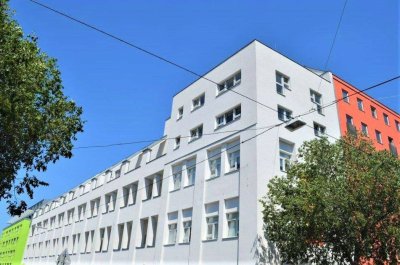 BERNHARDTSTALGASSE, unbefristete 96 m2 Altbau, Wohnküche, 3 Zimmer, Komplettküche, Wannenbad, gefördert, WG-geeignet