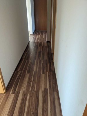 1200 € - 90 m² - 3.5 Zi.
Gut gelegene3.5 Zimmer Wohnung mit schönem Ausblick.