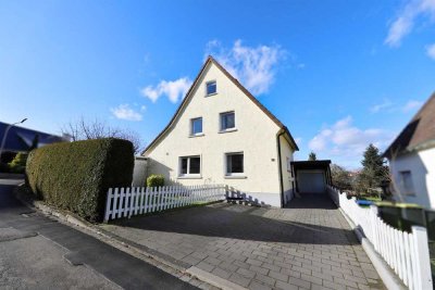 ==Charmantes Einfamilienhaus mit PV-Anlage in Lage==