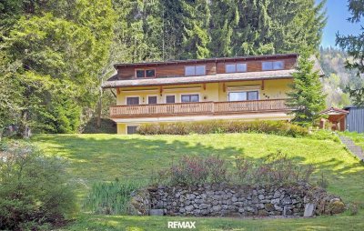Mehrfamilienhaus auf drei Ebenen, Garten mit Teich &amp; Bergblick