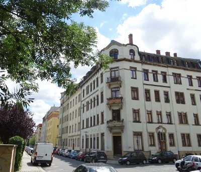 ...mit EBK! DG-Wohnung am Klinikum Friedrichstadt