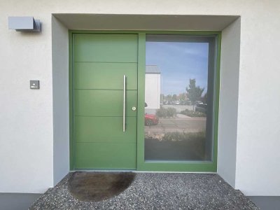 Erstbezug nach Sanierung mit Terrasse und Einbauküche: moderne 4,5-Raum-Erdgeschosswohnung
