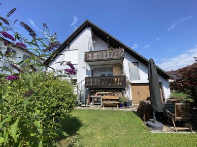 Für Kapitalanleger oder Familie!   Gepflegtes Zweifamilienhaus mit idyllischem Garten in Ilbenstadt