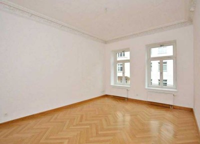 Altbau Charme in Gohlis: bezugsfreie 3-Zimmer-Wohnung mit Balkon!
