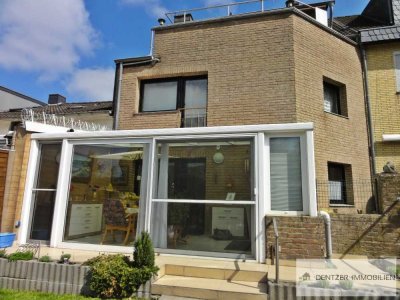 +Provisionsfrei + Charmantes Zweifamilienhaus mit Wintergarten, Garten,  Wohnung EG  barrierefrei !