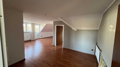 Modernisierte Wohnung mit drei Zimmern sowie Balkon und EBK in Delmenhorst