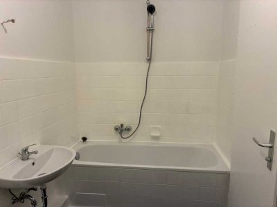 **BEREIT für den EINZUG** Frisch renoviert und lichtdurchflutet!