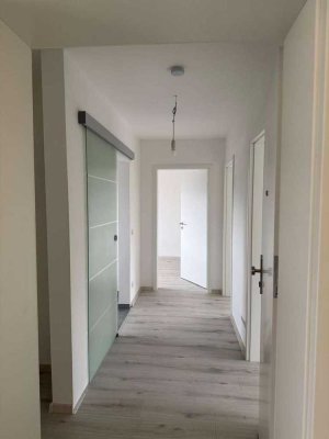 ETW- frei - 2026 modernisiert - 3,5 Raum (KDB) 1.OG Balkon 58,2 qm im 6 Fam.-Haus Essen-Steele-Horst