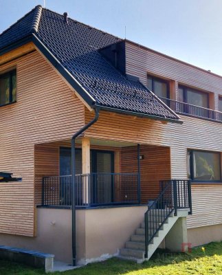 Helle, behagliche Maisonettenwohnung mit Eigengarten