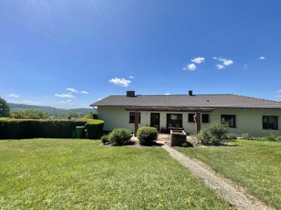 Landhausbungalow in herrlicher Naturlage am Orts-und Waldrand von Büdingen!